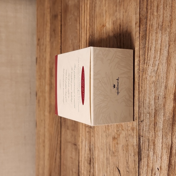 Hallmark Keepsake Ornament - Collector's Series 'Puppy Love' (1993) - Picture 6 of 8